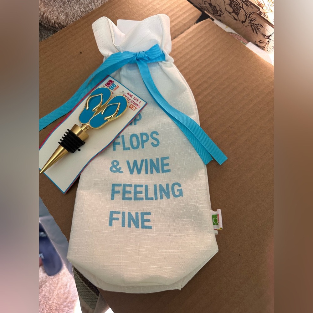 Wine tote and bottle stopper gift set NEW